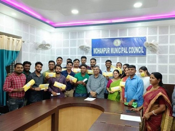BJP’s new propaganda with Yellow Envelops: Ratan Lal Nath’s cheap publicity with TET Qualifiers with Offer Letters BJP’s new propaganda with Yellow Envelops: Ratan Lal Nath’s cheap publicity with TET Qualifiers with Offer Letters